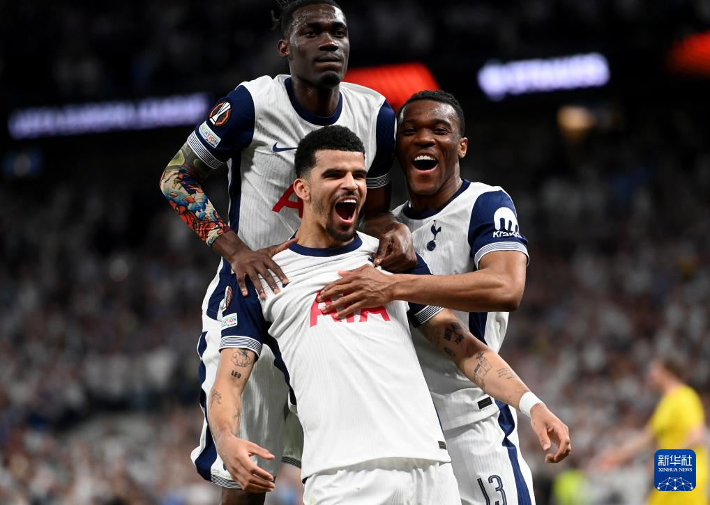 杜兰特中投精准，全场欢呼