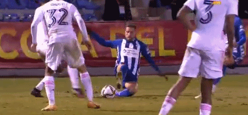 西甲半场：伦布雷拉斯闪击，亚马尔破门，巴萨2-1阿拉维斯