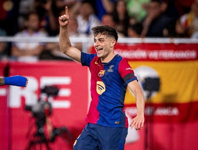 记者：维尼修斯女友在美国涉嫌欠税，可能无法陪他参加世界杯